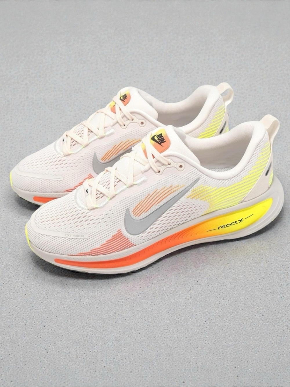 New Nike Vomero 18 'Phantom Hyper Crimson' Women’s Sneaker Size 9.5, 2025